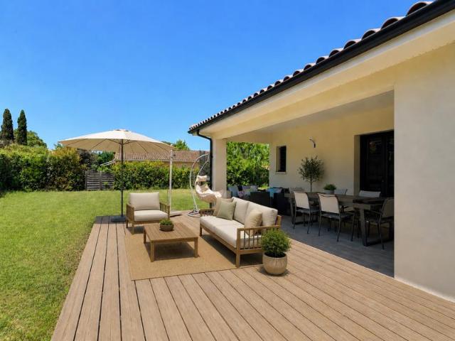 Maison contemporaine T5 de plain pied 123 m2 Terrain 840