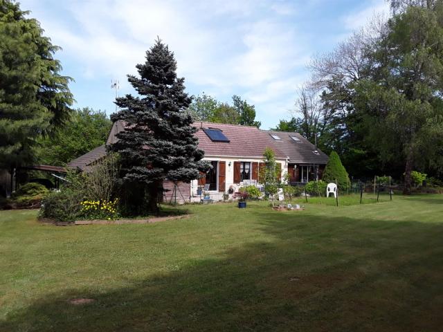 Maison contemporaine type pavillon de plein pied dans en b. 160m² Moutiers en Puisaye