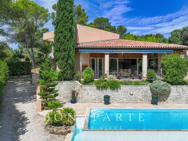 Maison contemporaine – Un havre de paix en lisière de garrig. 205m² Nîmes
