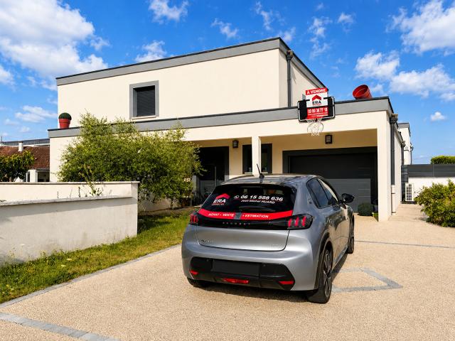 Maison contemporaine à CHEVIGNY SAINT SAUVEUR 7 PIECES 162m2
