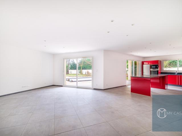 Maison contemporaine à Quincieux