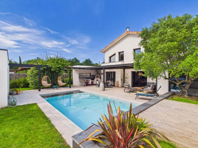 Maison contemporaine à Tosse Calme, confort et prestations. 165m² Tosse