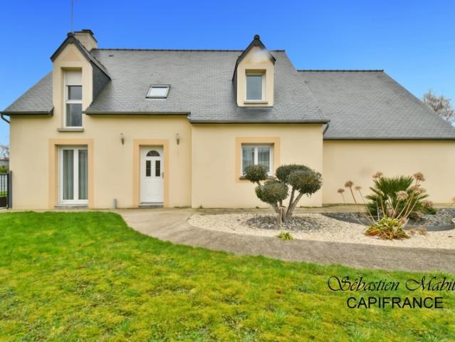 Maison contemporaine à vendre 4 chambres dont 1 au RDC, avec 2 doubles garages, 50 PONTORSON Terrain de 2000 M²