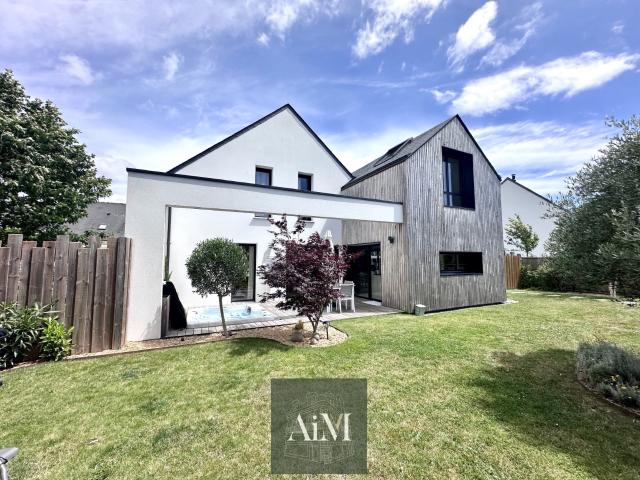 Maison contemporaine à vendre à Billiers 184 m2 5 chambres Spa et jardin