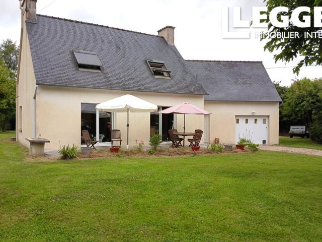 Maison contemporaine avec grands jardins