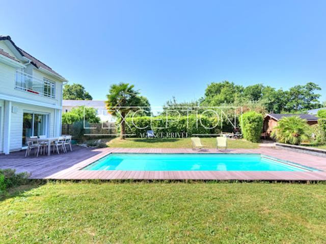 Maison contemporaine avec jardin