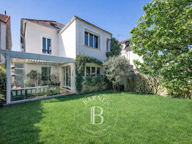 Maison contemporaine avec jardin