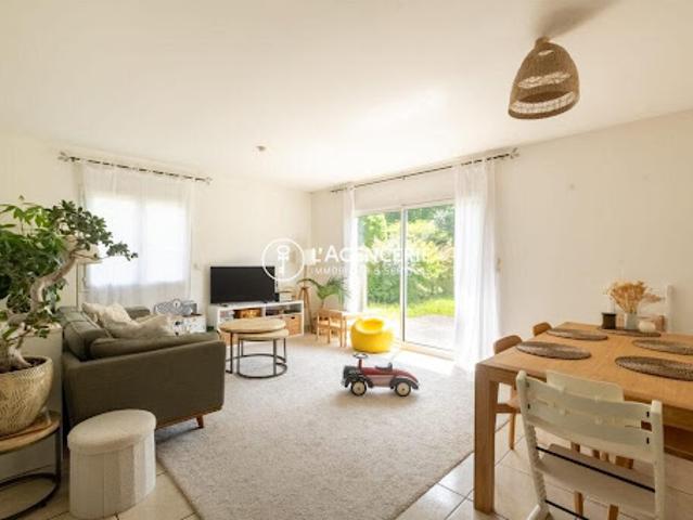 Maison contemporaine avec jardin
