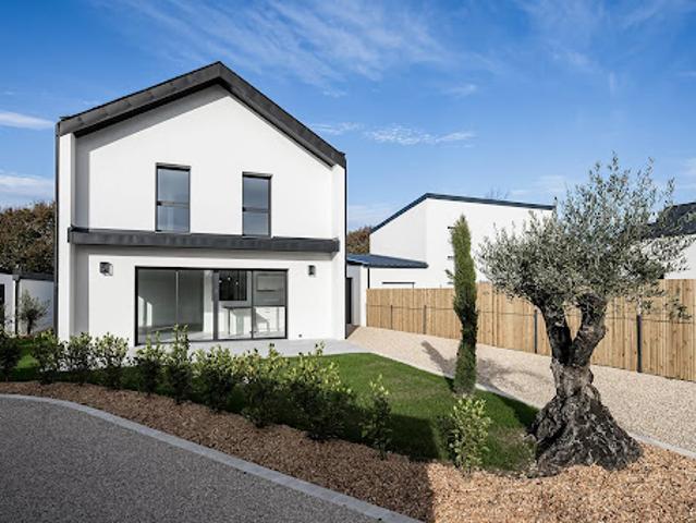 Maison contemporaine avec jardin