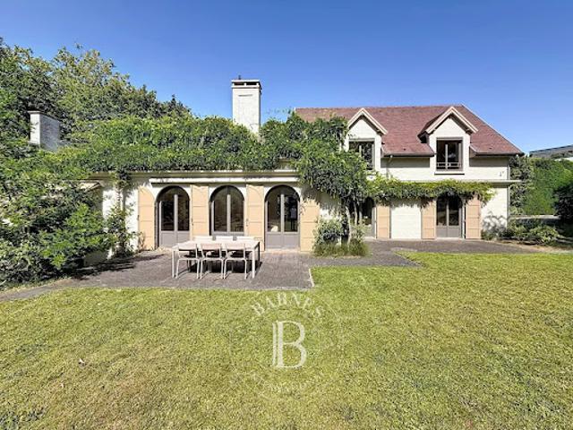 Maison contemporaine avec jardin