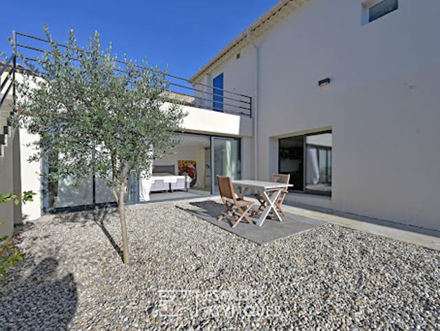 Maison contemporaine avec jardin