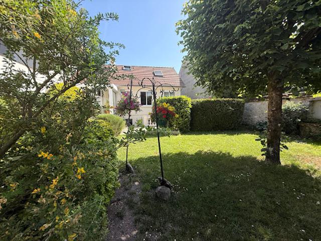 Maison contemporaine avec jardin