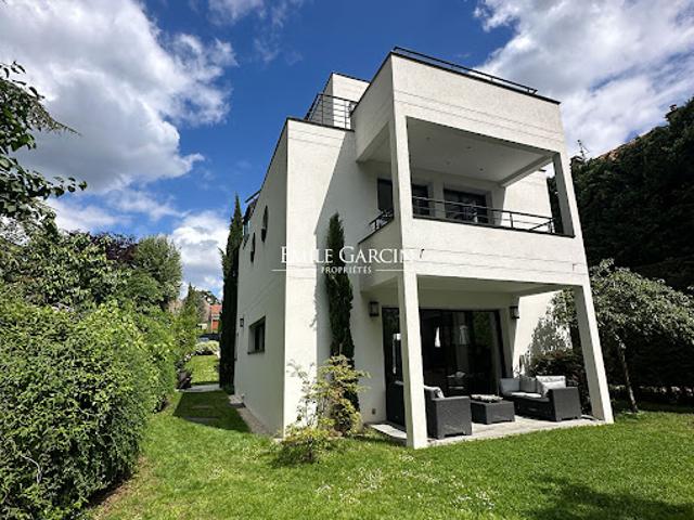 Maison contemporaine avec jardin