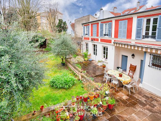 Maison contemporaine avec jardin et terrasse