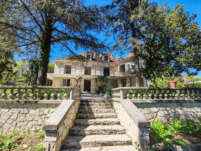 Maison contemporaine avec jardin