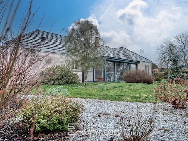 Maison contemporaine avec jardin et terrasse