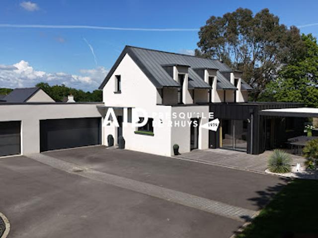 Maison contemporaine avec jardin et terrasse