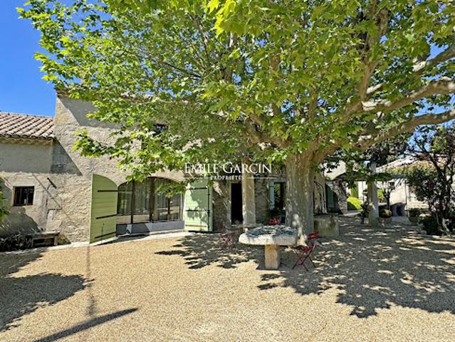 Maison contemporaine avec jardin et terrasse