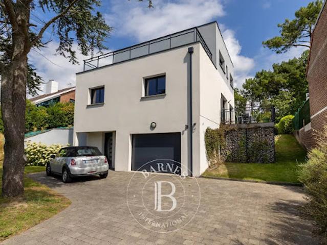 Maison contemporaine avec jardin et terrasse