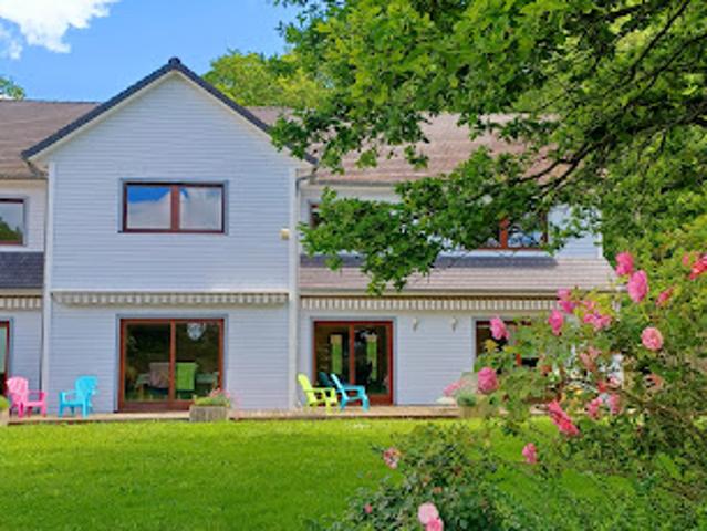 Maison contemporaine avec jardin et terrasse