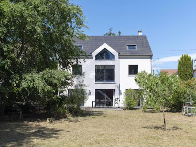 Maison contemporaine avec jardin et terrasse