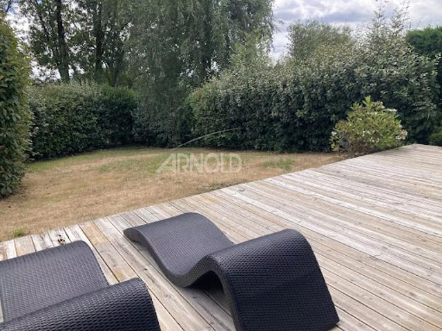 Maison contemporaine avec jardin et terrasse