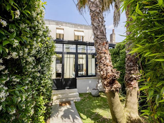 Maison contemporaine avec jardin et terrasse