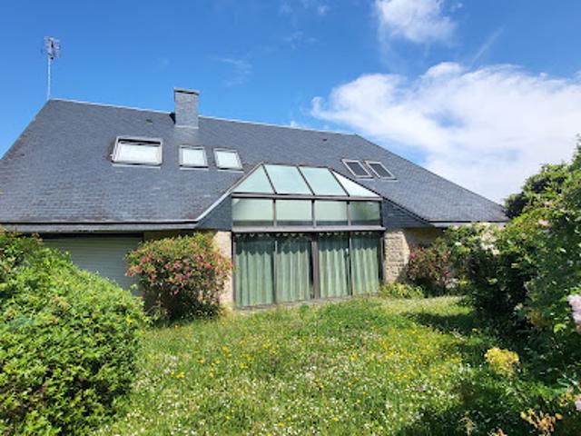 Maison contemporaine avec jardin et terrasse