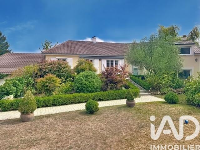 Maison contemporaine avec jardin et terrasse