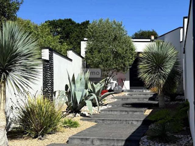 Maison contemporaine avec jardin et terrasse