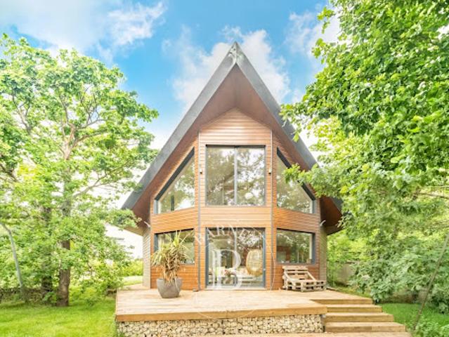 Maison contemporaine avec jardin et terrasse