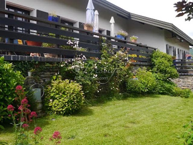 Maison contemporaine avec jardin et terrasse