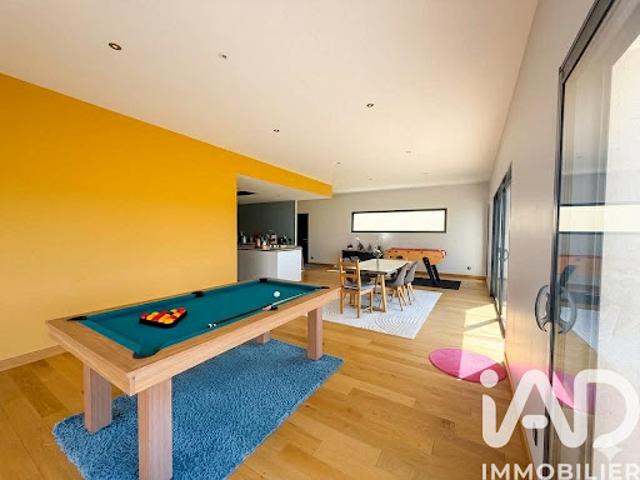 Maison contemporaine avec jardin et terrasse
