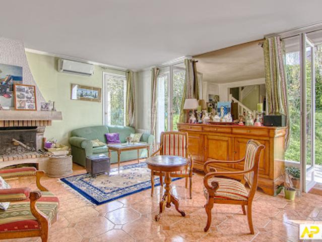Maison contemporaine avec jardin et terrasse