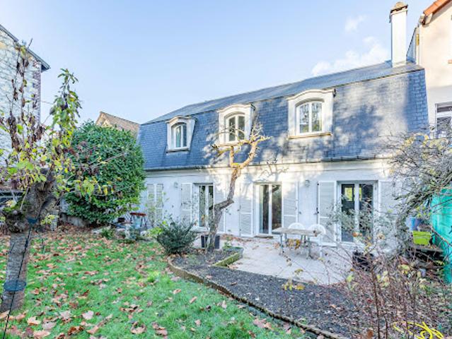 Maison contemporaine avec jardin et terrasse