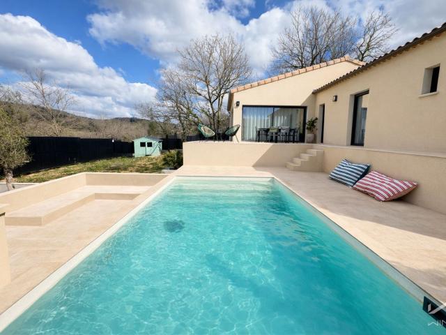Maison contemporaine avec jardin et piscine, 5 chambres, garage Saint Martin d’Ardèche