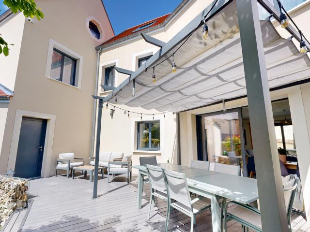 Maison contemporaine avec jardin, sous sol et garage
