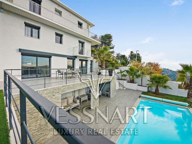 Maison contemporaine avec la piscine et belle vue mer et col. 170m² Nice