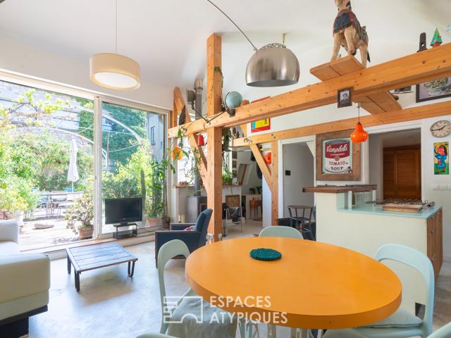 Maison contemporaine avec patio et terrasse