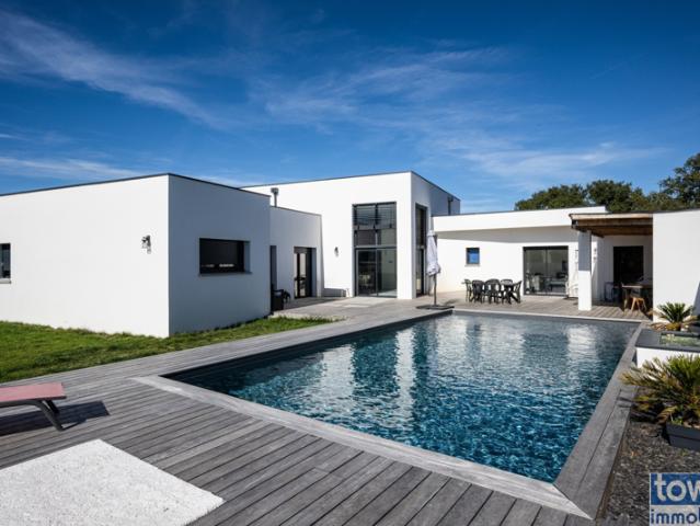 Maison contemporaine avec piscine