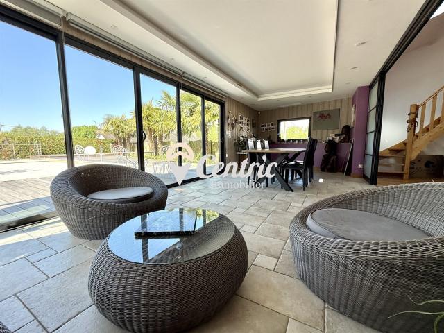 Maison contemporaine avec piscine 217m² Boismé