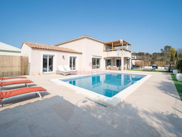 Maison contemporaine avec piscine à Vivès