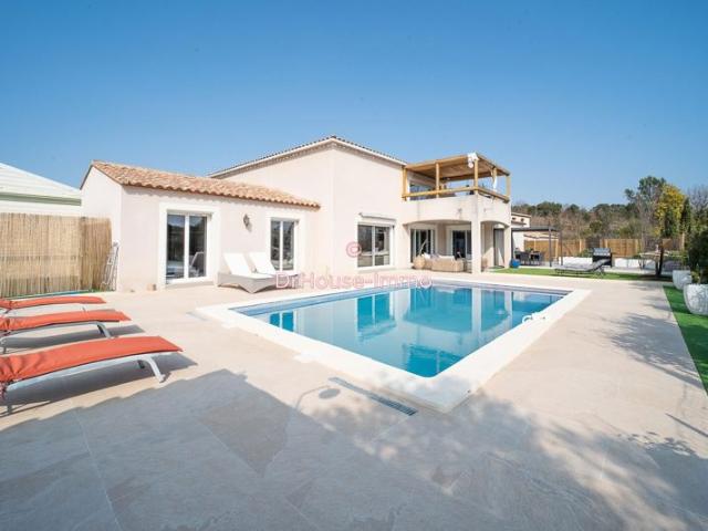 Maison contemporaine avec piscine à Vivès