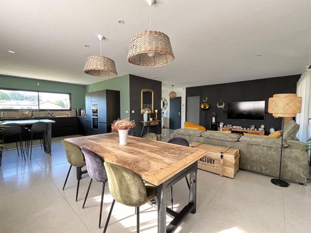 Maison contemporaine avec piscine à Marsac sur l'Isle 24430. 209m² Marsac sur l'Isle