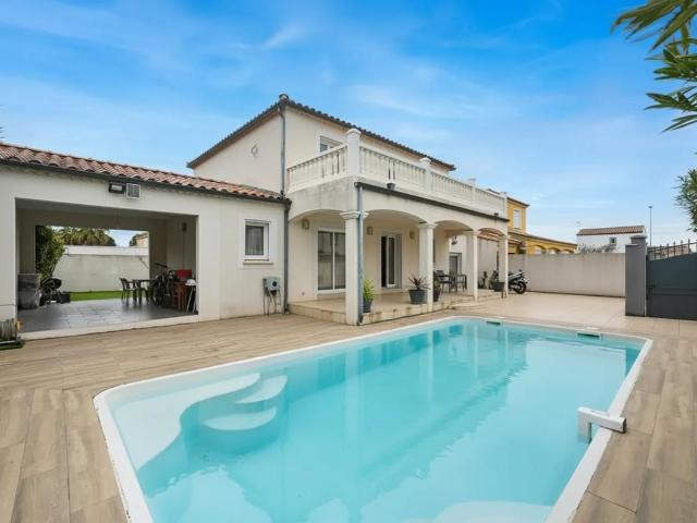 Maison contemporaine avec piscine à Saint Gilles