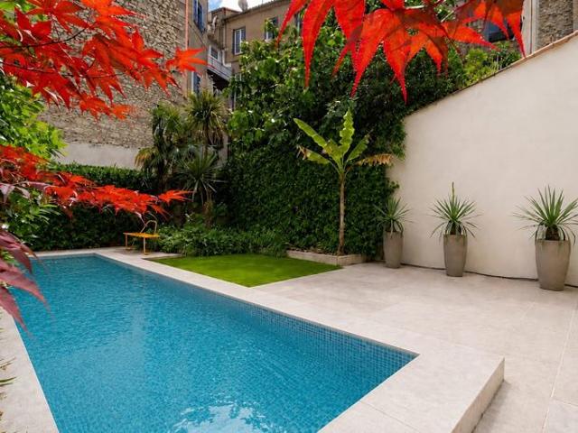 Maison contemporaine avec piscine en coeur de ville – Nîmes F