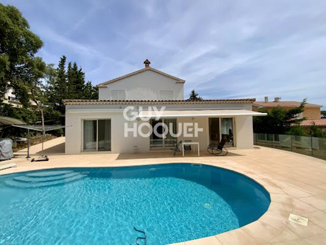 Maison contemporaine avec piscine et jardin
