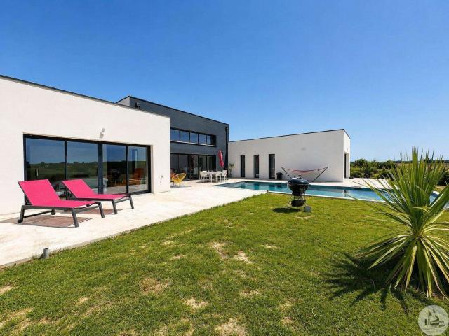Maison contemporaine avec piscine et terrain 219m² Lauzun