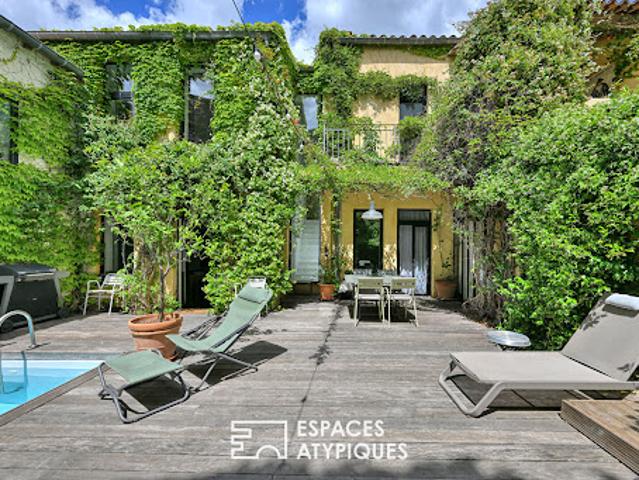 Maison contemporaine avec piscine et terrasse
