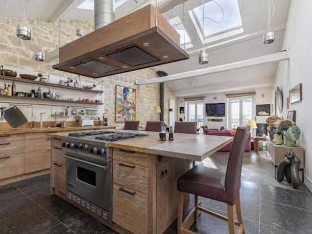 Maison contemporaine avec piscine et terrasse
